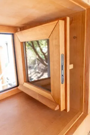 Окно Woodson 30*30, стекло бронза, ольха